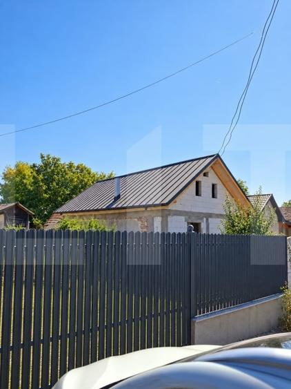 Casă individuală cu 6 camere cu Canalizare în Cezieni