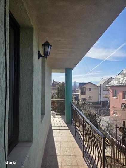 Apartament cu 3 camere în Dâmbul Rotund