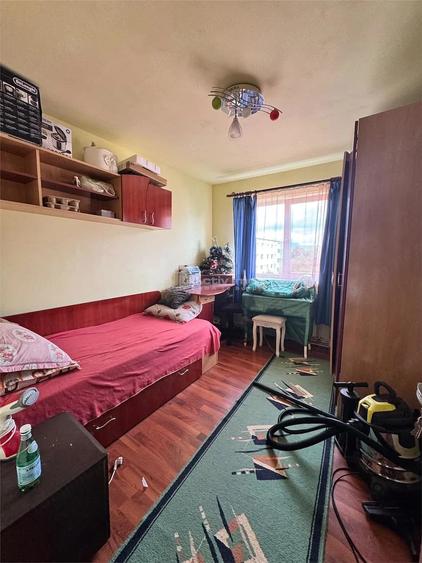 Apartament cu 4 camere decomandat în Gojdu