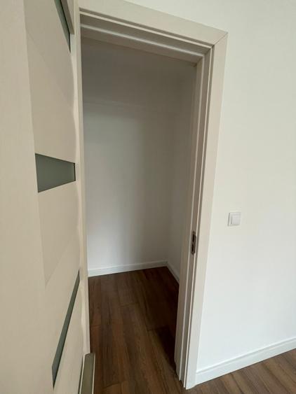 Apartament cu 3 camere semidecomandat în Florești