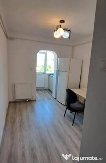 Apartament cu 2 camere decomandat în Podul de Fier