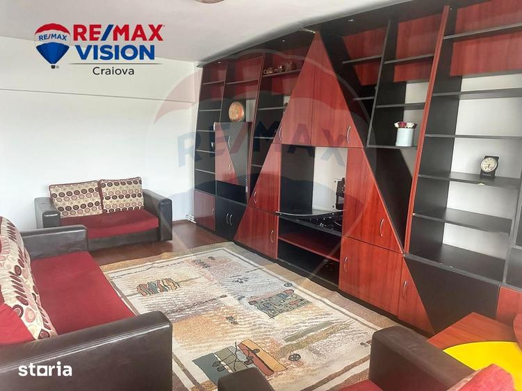 Apartament cu 4 camere decomandat, mobilat în Bordei