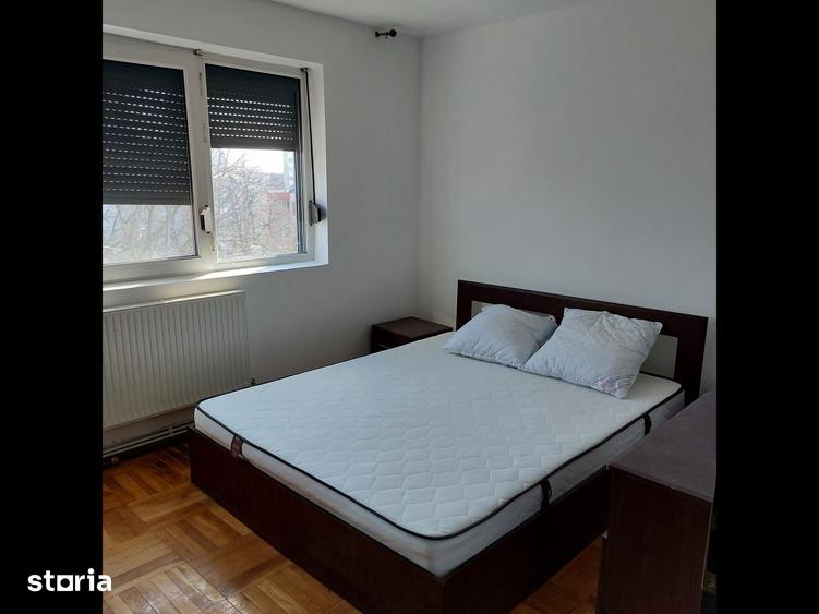 Apartament cu 3 camere semidecomandat în Exterior Vest