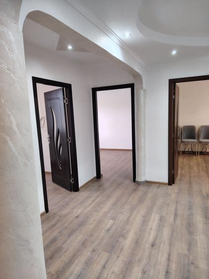 Apartament cu 4 camere decomandat în Central