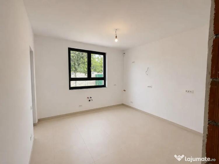 Casă cu 4 camere cu Teren 550 Mp în Crevedia