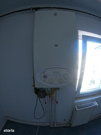 Apartament cu 3 camere semidecomandat în Tineretului