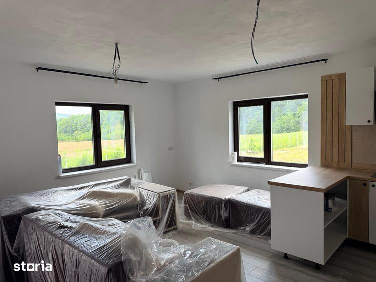 Casă cu 5 camere cu Teren 200 Mp în Dărmănești