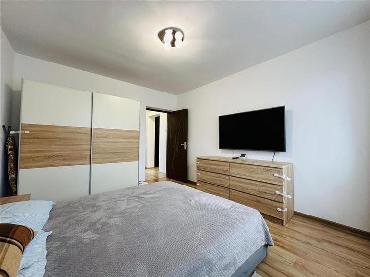 Apartament cu 3 camere decomandat în Rogerius
