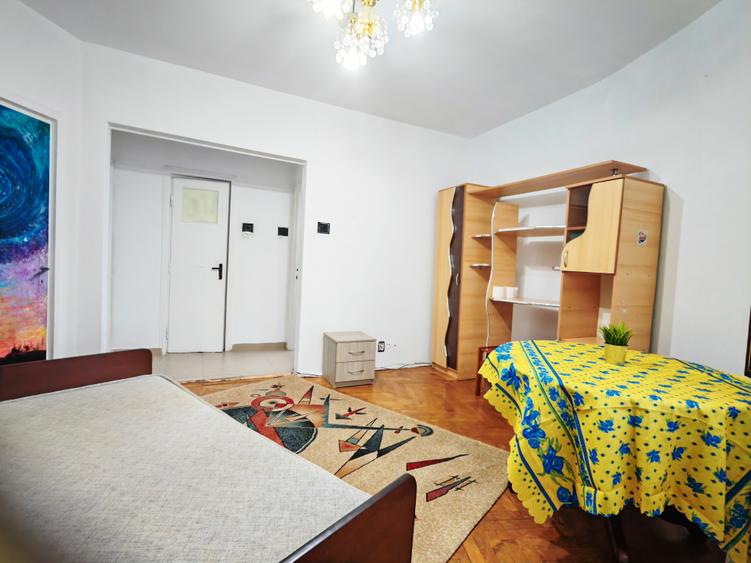 Garsonieră decomandată în P-ța Romană