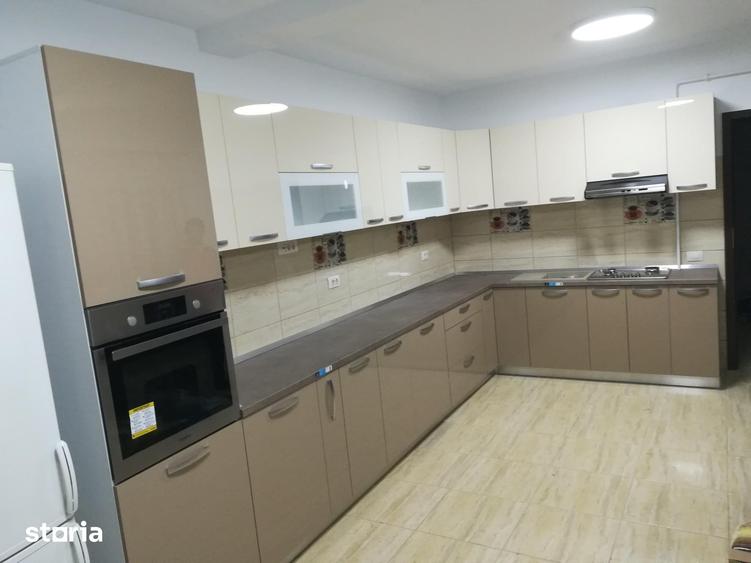 Casă cu 6 camere cu Teren 428 Mp în Central
