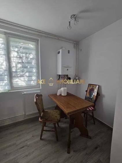 Apartament cu 3 camere decomandat, mobilat în Titan
