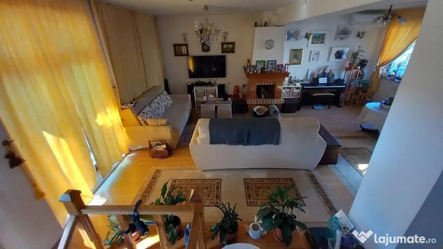 Casă cu 5 camere cu Teren 250 Mp în Băneasa