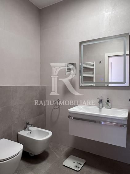 Apartament cu 4 camere decomandat, mobilat în Centru Civic