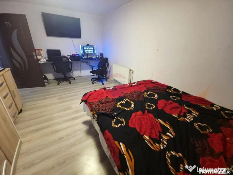 Apartament cu 4 camere decomandat în Mărăței