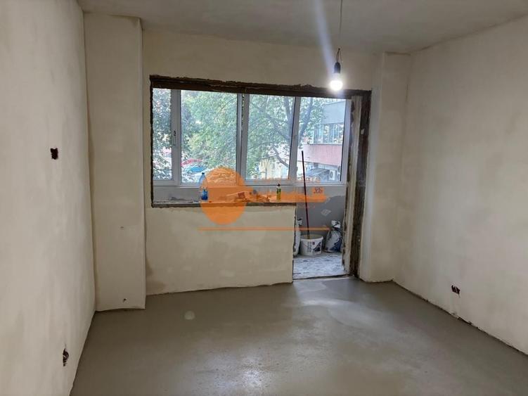 Apartament cu 3 camere semidecomandat în Lacul Tei