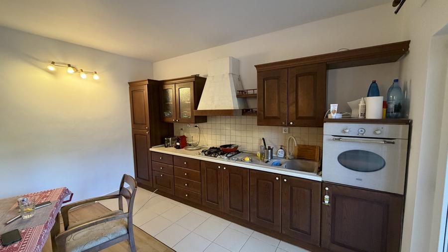 Duplex cu 5 camere cu Canalizare în Roșu
