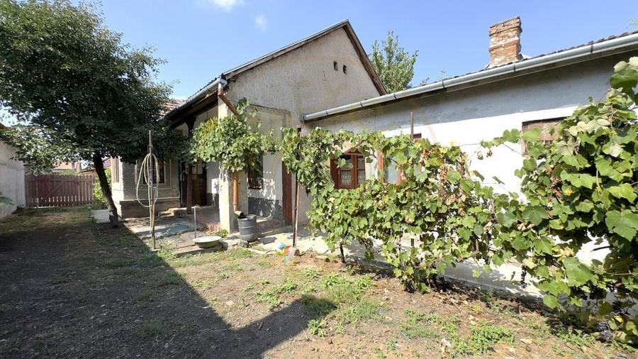 Casă individuală cu 4 camere cu Teren 615 Mp în Carei
