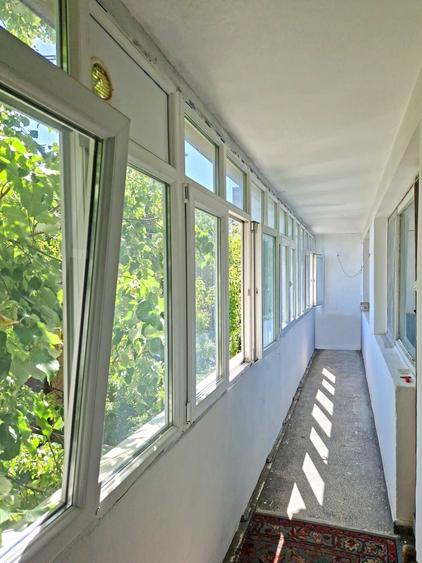 Apartament cu 3 camere semidecomandat în Giulești