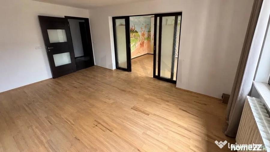 Apartament cu 4 camere decomandat în Crângași