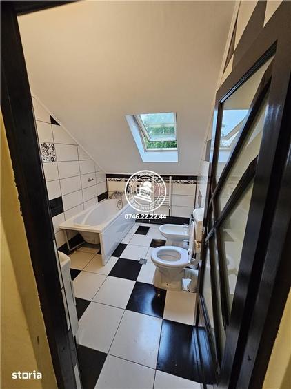 Casă cu 6 camere cu Teren 900 Mp în Aroneanu