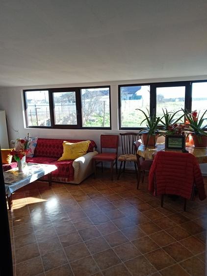 Casă cu 4 camere în Vulturu