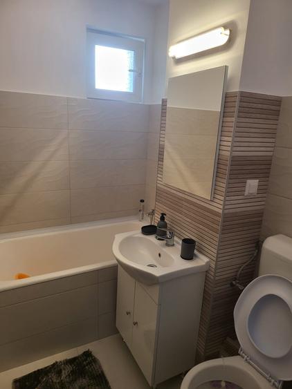 Apartament cu 4 camere semidecomandat în Dacia