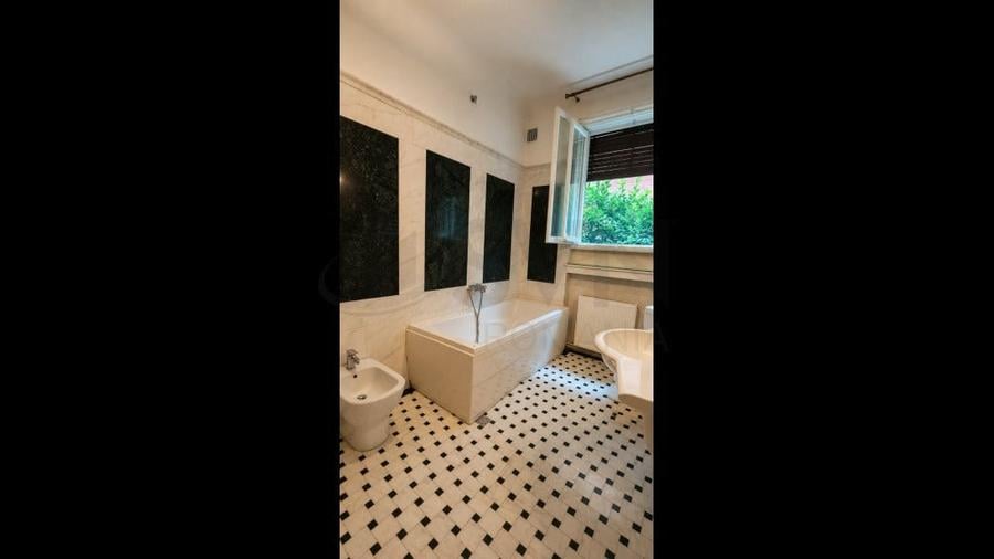 Apartament cu 5 camere semidecomandat în Dorobanți
