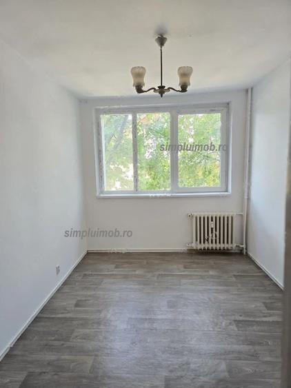 Apartament cu 3 camere semidecomandat în P-ța Gorjului