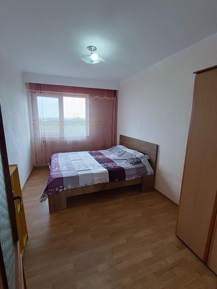 Apartament cu 3 camere decomandat în Exterior Vest