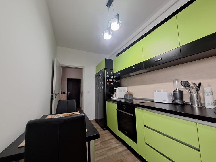 Apartament cu 3 camere semidecomandat, mobilat în Buziașului