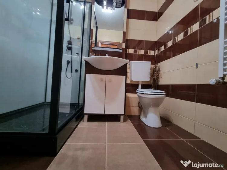 Apartament cu 3 camere decomandat în Ștefan cel Mare