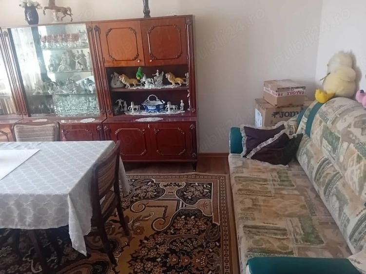 Apartament cu 3 camere semidecomandat în Dărmănești