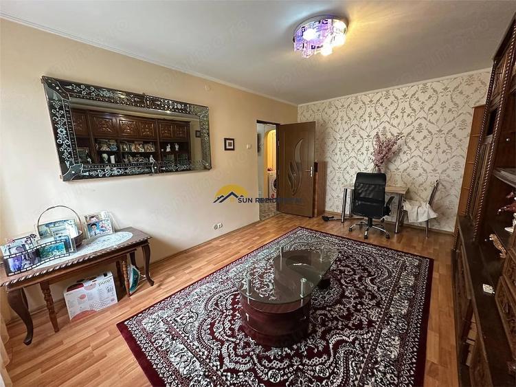 Apartament cu 3 camere decomandat în Berceni