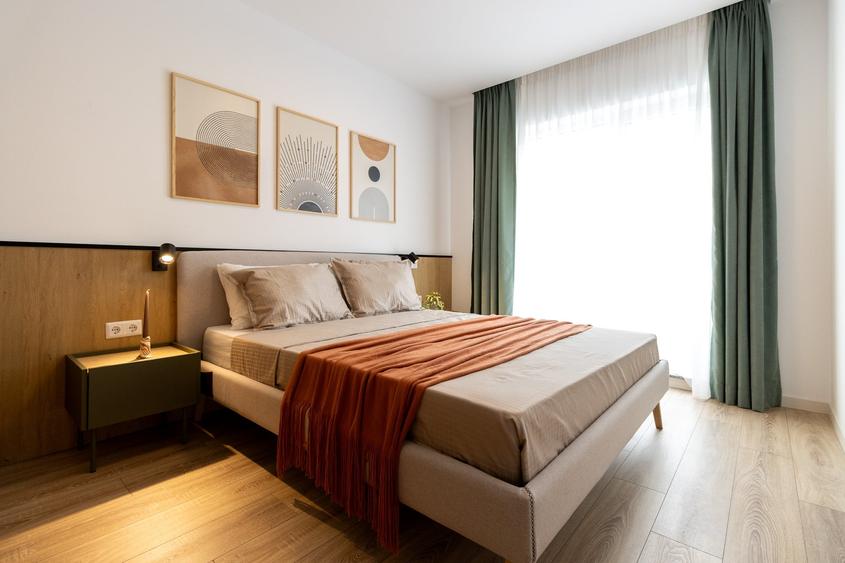 Apartament cu 4 camere decomandat în Drumul Taberei