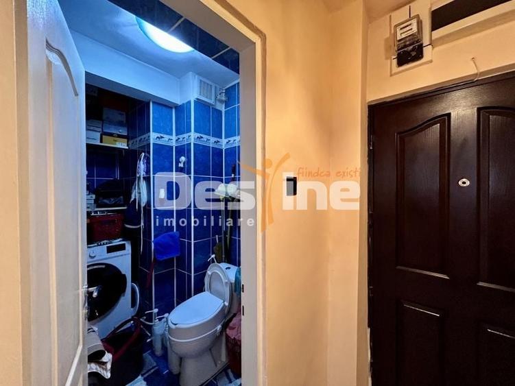 Apartament cu 3 camere semidecomandat, mobilat în B-dul București