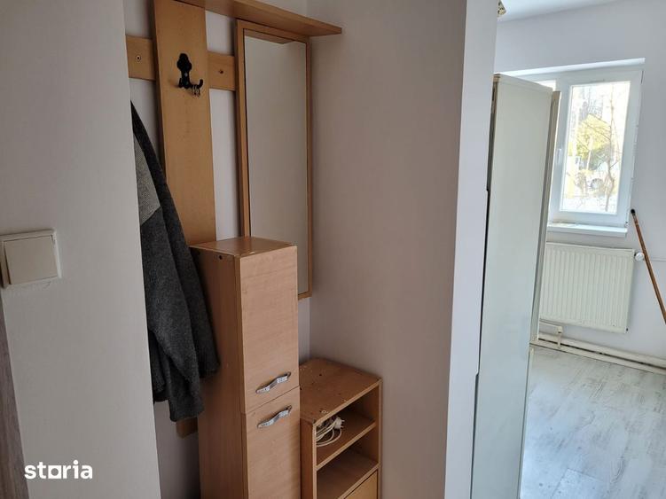 Apartament cu 3 camere semidecomandat în Tomis III