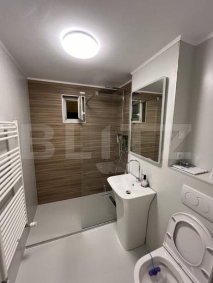 Apartament 3 camere, decomandat, parcare, zona UMF - 16