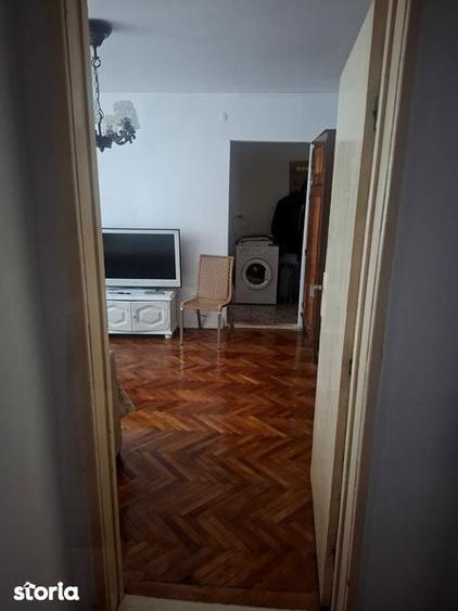 Apartament cu 3 camere semidecomandat în Crihala