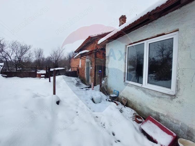 Casă cu 5 camere cu Teren 7531 Mp în Sacu
