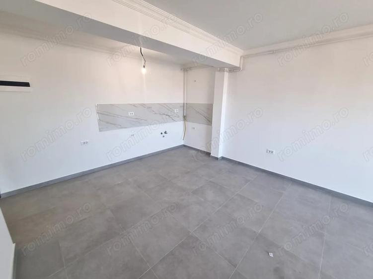 Apartament cu 3 camere decomandat în Energia