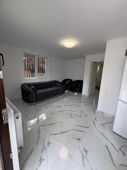 Casă individuală cu 4 camere cu Canalizare în Vitan