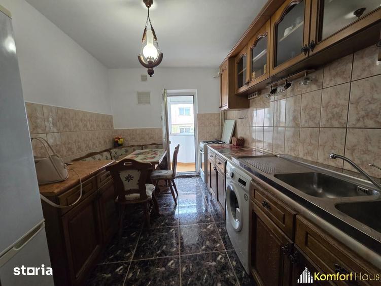 Apartament cu 3 camere decomandat în Central
