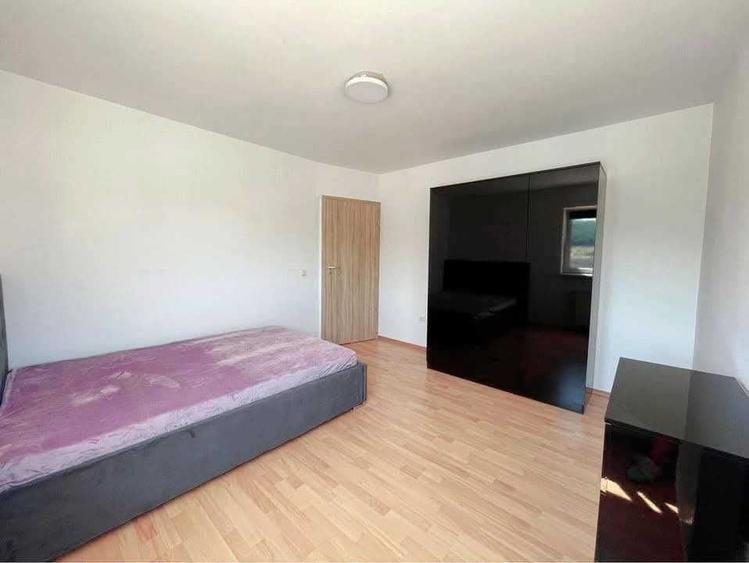 Apartament cu 2 camere decomandat în Poieni