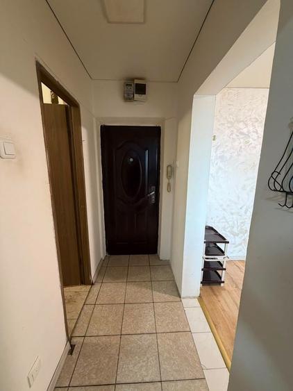 Apartament cu 2 camere semidecomandat, mobilat în Apărătorii Patriei