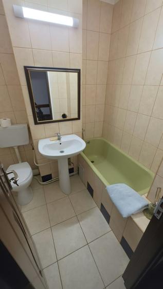 Apartament cu 4 camere decomandat în Cetate