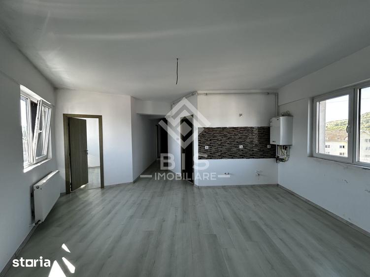 Apartament cu 3 camere semidecomandat în Central