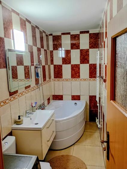 Apartament cu 3 camere decomandat în Central