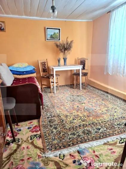Casă cu 3 camere cu Teren 1676 Mp în Central