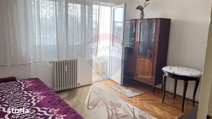 Apartament cu 3 camere semidecomandat în Podgoria