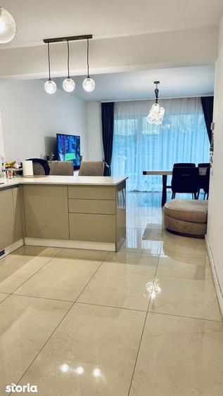 Casă cu 6 camere cu Teren 60 Mp în Calea Dumbrăvii